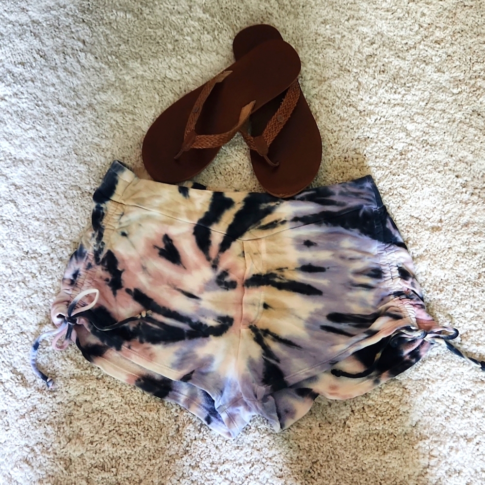 Tie side tie-dye beachy shorts